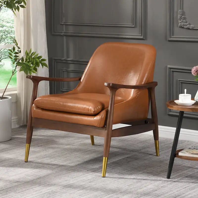 Fauteuil de salon en similicuir de style médiéval avec assise rembourrée, cadre en bois massif et pieds en laiton.