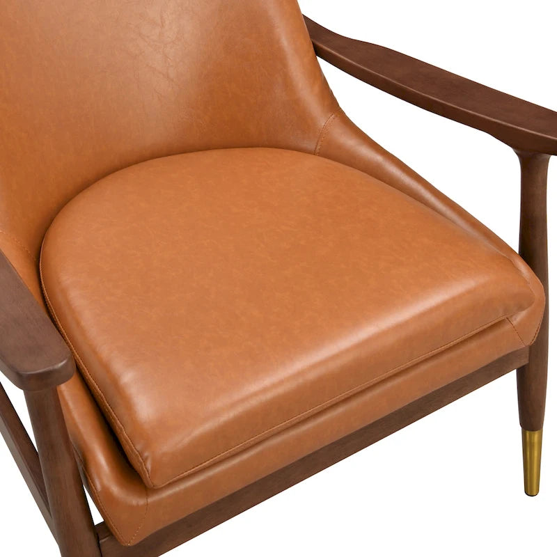 Fauteuil de salon en similicuir de style médiéval avec assise rembourrée, cadre en bois massif et pieds en laiton.