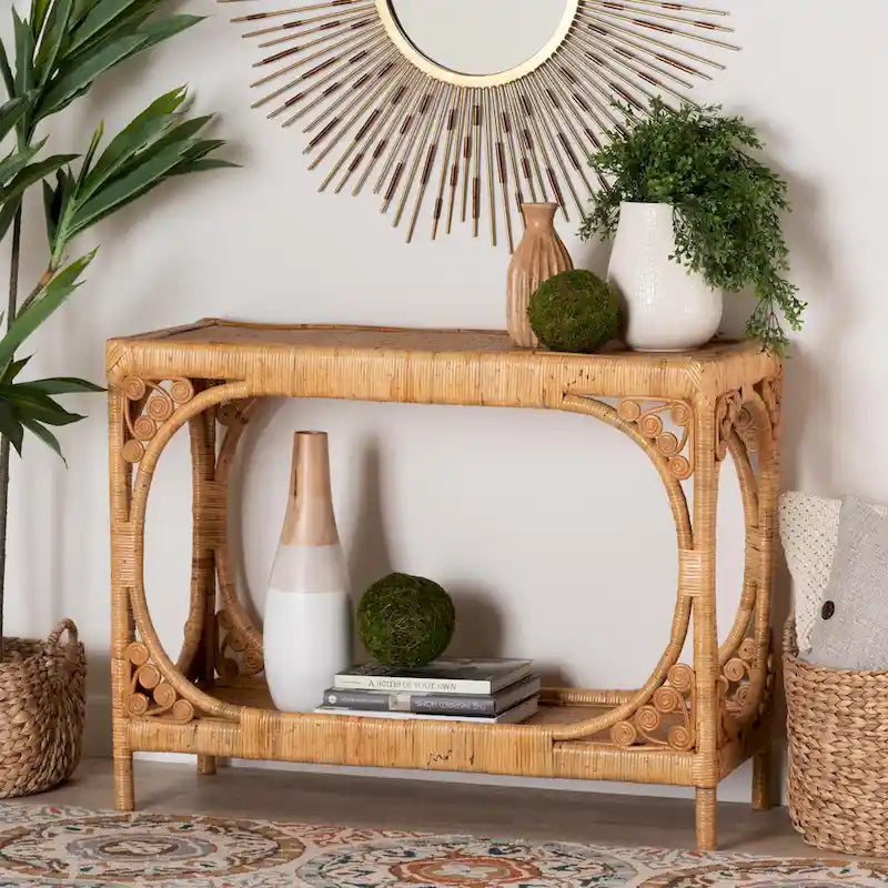 Table console en osier couleur miel clair de style bohème moderne