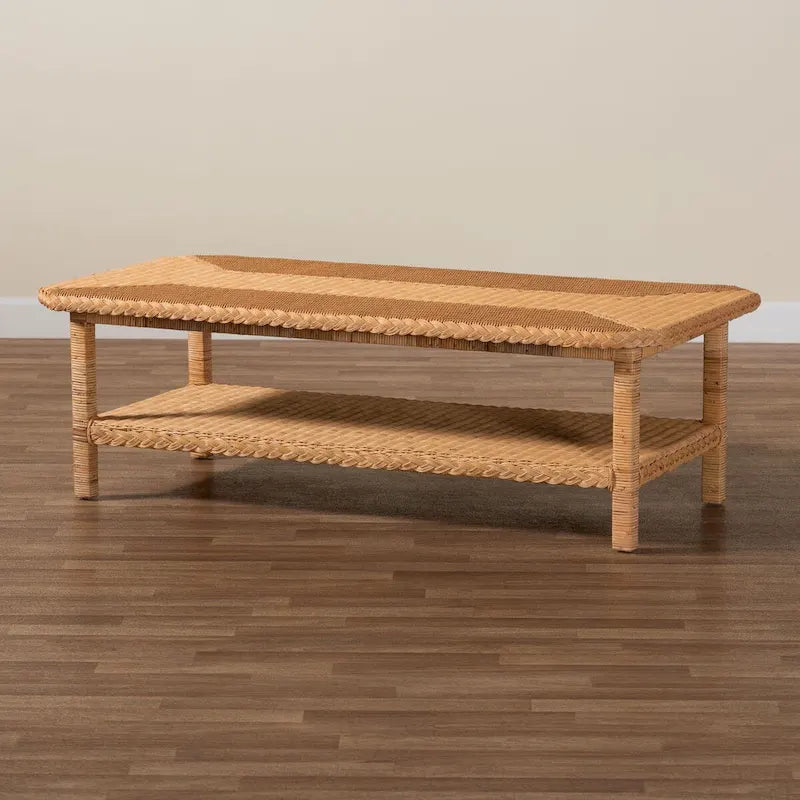 Table basse en rotin tressé miel clair bohème