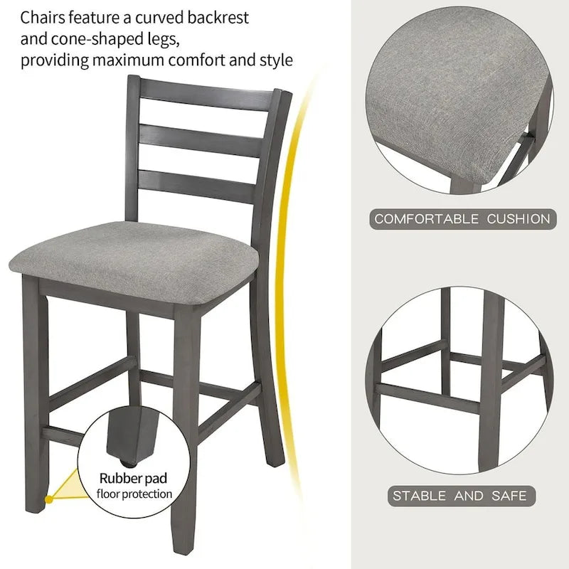 Comptoir de bar et ensemble de chaises en bois, avec chaises rembourrées et étagères de rangement.